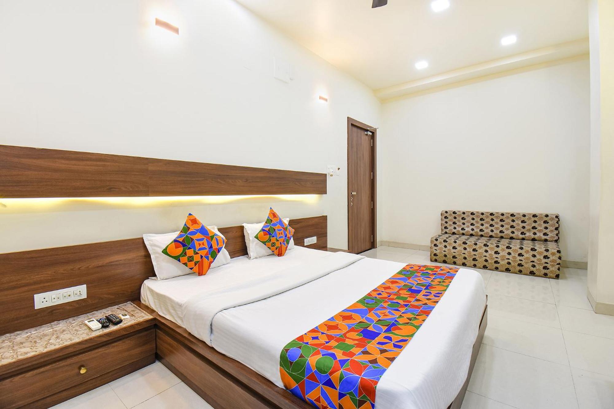 Fabhotel Royal Suits - Nr Mahadji Shinde Chhatri Mundhwa Ngoại thất bức ảnh