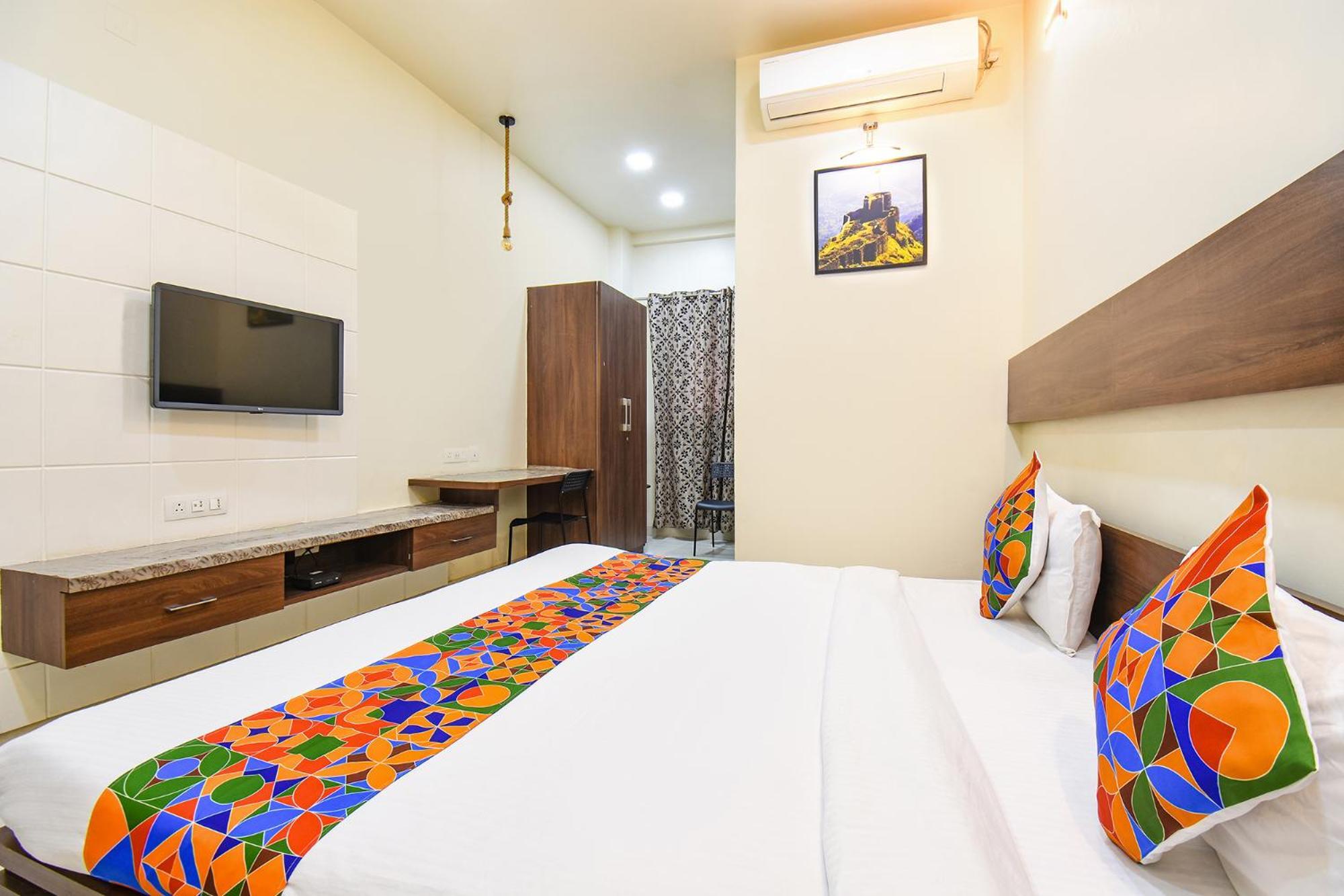 Fabhotel Royal Suits - Nr Mahadji Shinde Chhatri Mundhwa Ngoại thất bức ảnh