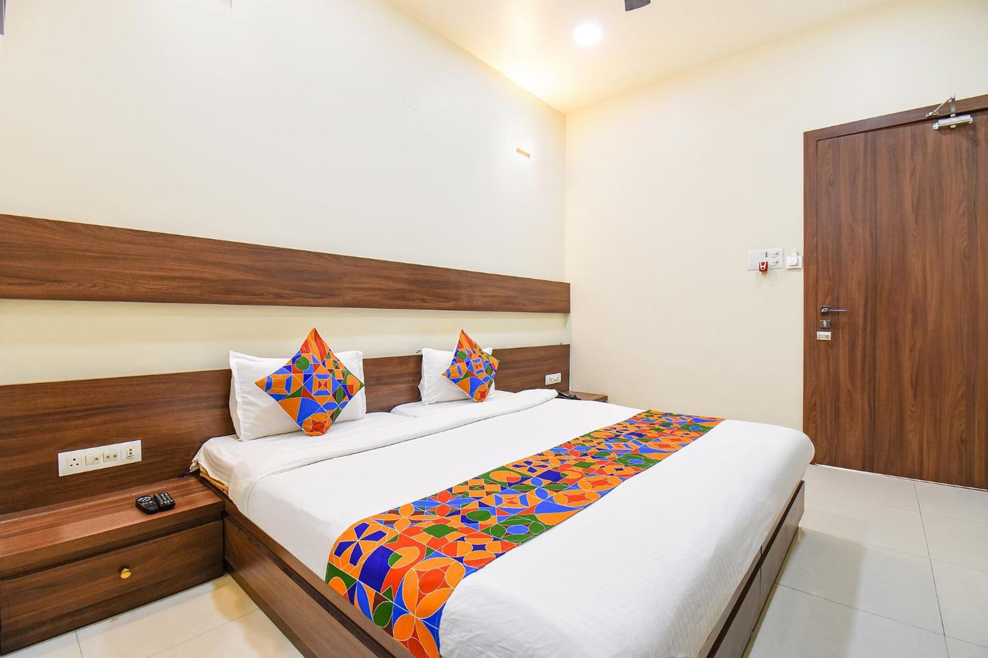 Fabhotel Royal Suits - Nr Mahadji Shinde Chhatri Mundhwa Ngoại thất bức ảnh