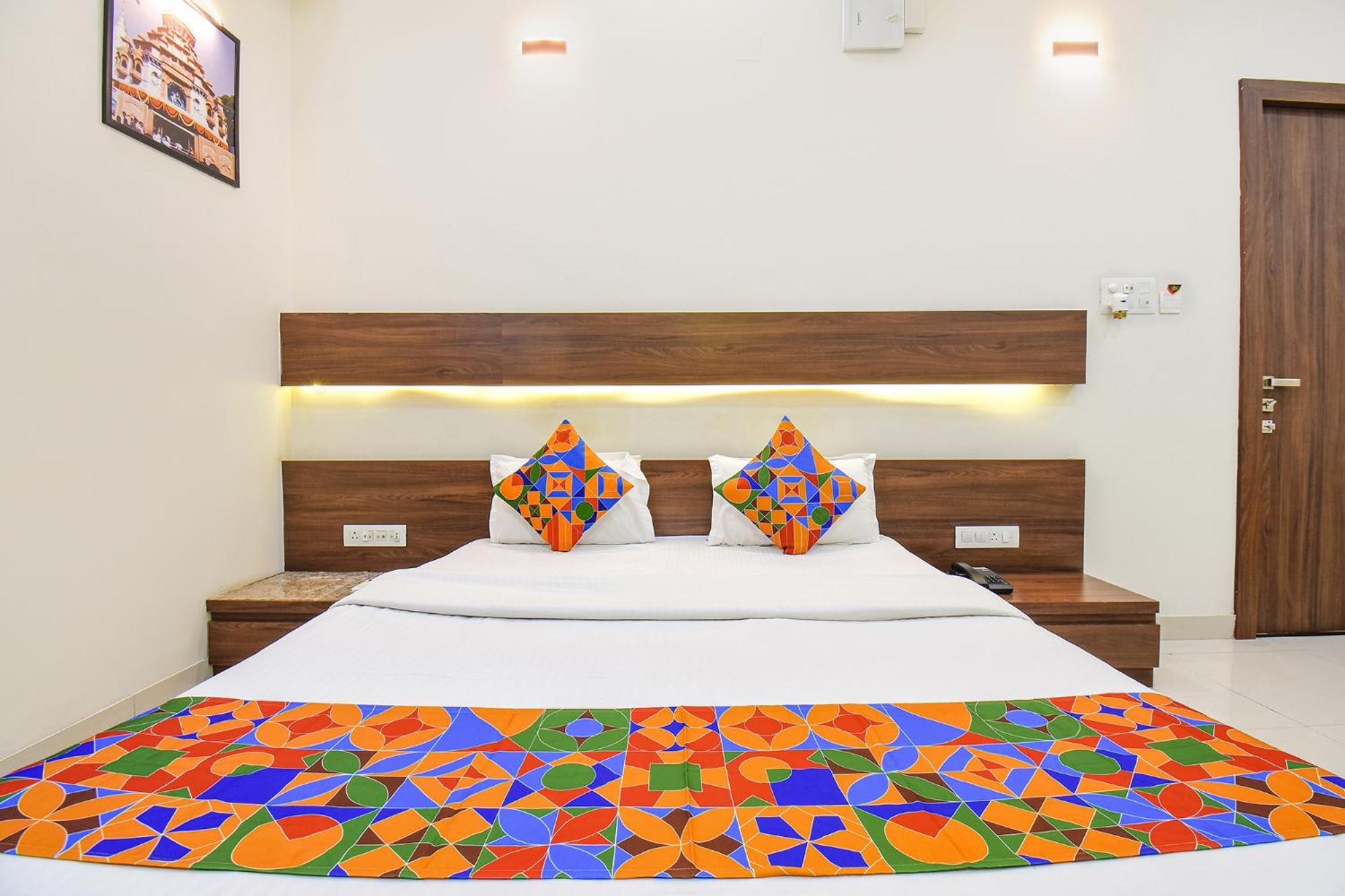 Fabhotel Royal Suits - Nr Mahadji Shinde Chhatri Mundhwa Ngoại thất bức ảnh