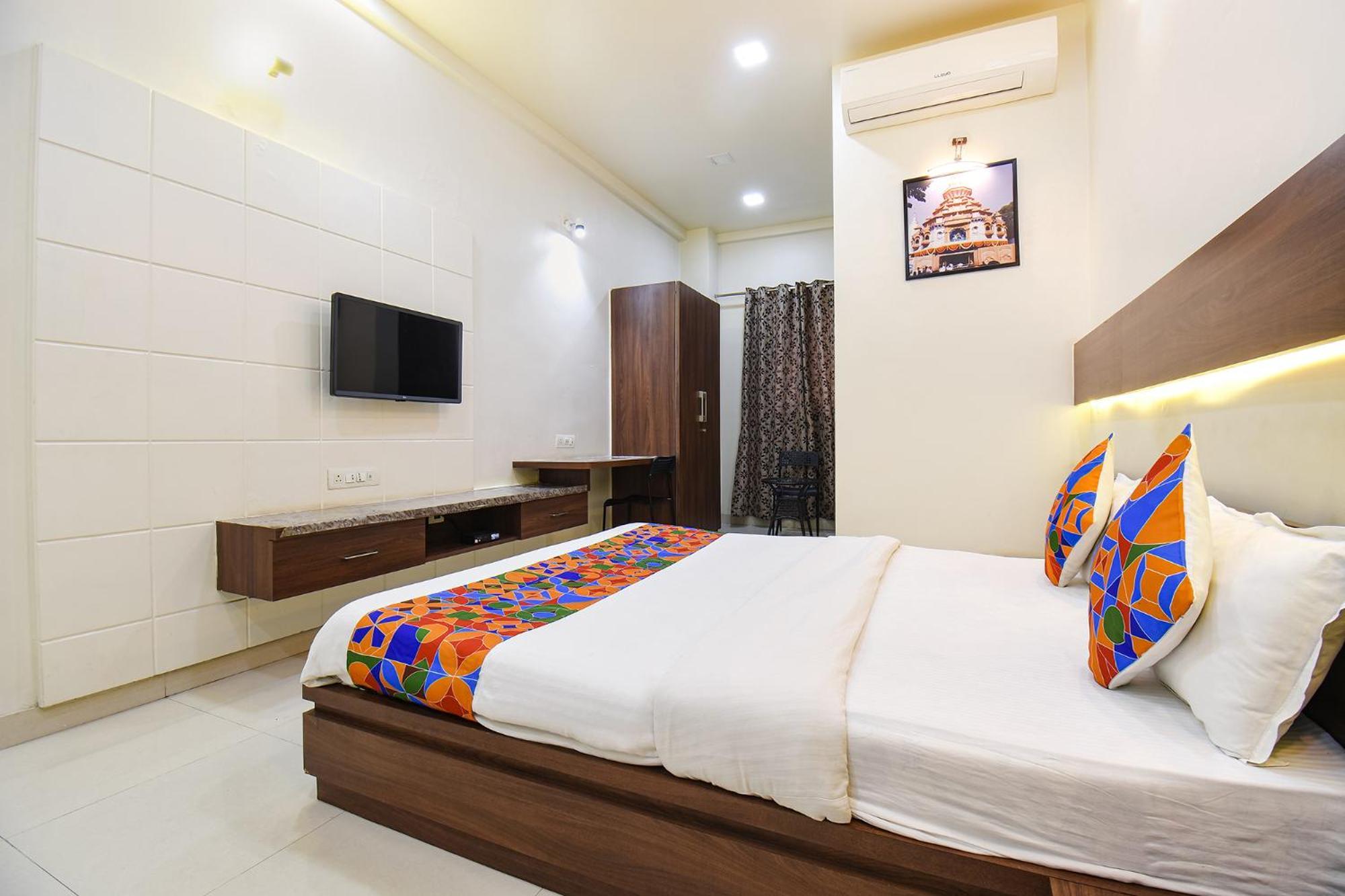 Fabhotel Royal Suits - Nr Mahadji Shinde Chhatri Mundhwa Ngoại thất bức ảnh